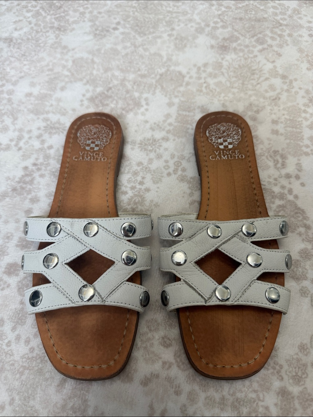 Vince camuto snadal
